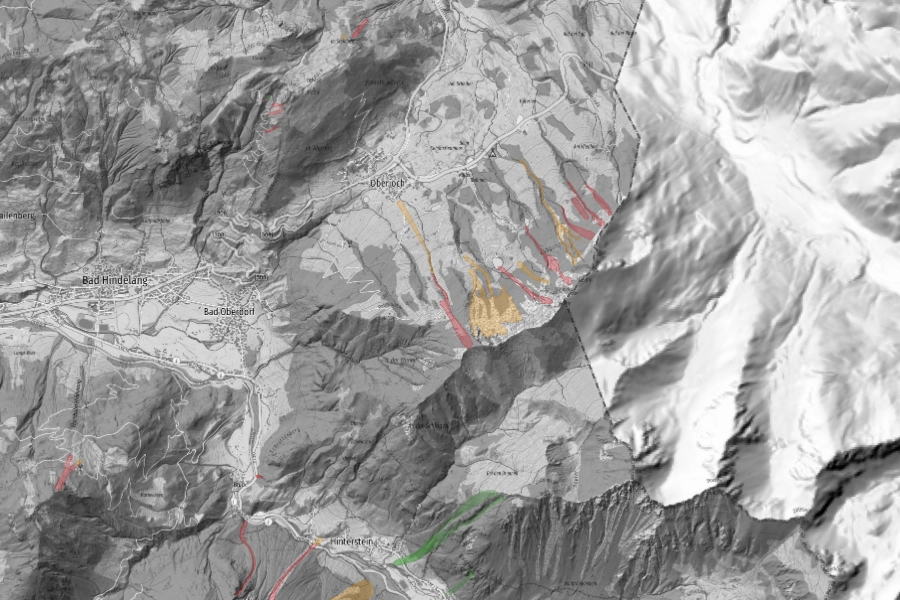 Lawinenstriche im Allgäu bei Bad Hindelang, Oberjoch und Hinterstein auf Reliefkarte: rot regelmäßig getroffene, orange seltener getroffene und grün durch Maßnahmen geschützte Lawinenstriche